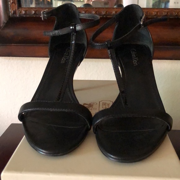 Calvin Klein Patent/Leather T strap Heel - Picture 2 of 5